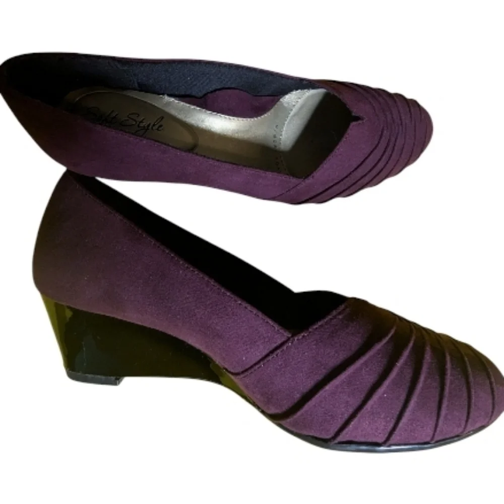 Soft Style Women's Shoes Wedges Pumps Size 5.5 Purple Faux Suede